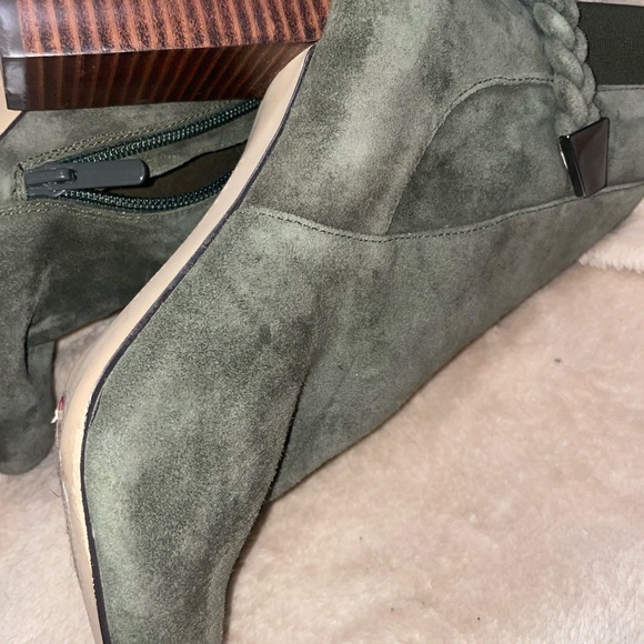 Saks fifth avenue boots suede green so pretty used once - Picture 6 of 10